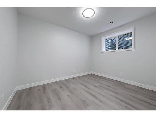 916 42 Street Sw, Calgary, AB - Indoor Photo Showing Other Room