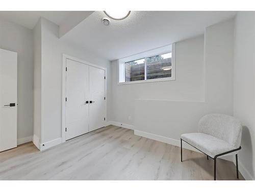 916 42 Street Sw, Calgary, AB - Indoor Photo Showing Other Room