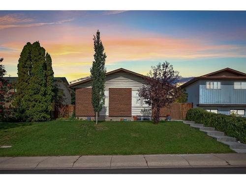 63 Whitnel Close Ne, Calgary, AB - Outdoor