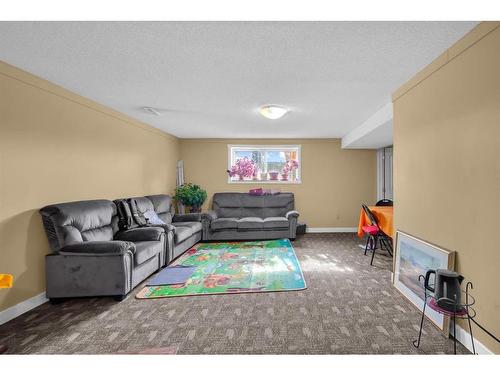 63 Whitnel Close Ne, Calgary, AB - Indoor Photo Showing Other Room