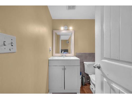 63 Whitnel Close Ne, Calgary, AB - Indoor Photo Showing Bathroom