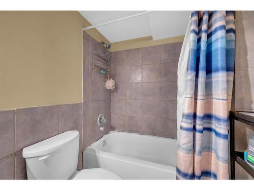 63 Whitnel Close Ne, Calgary, AB - Indoor Photo Showing Bathroom