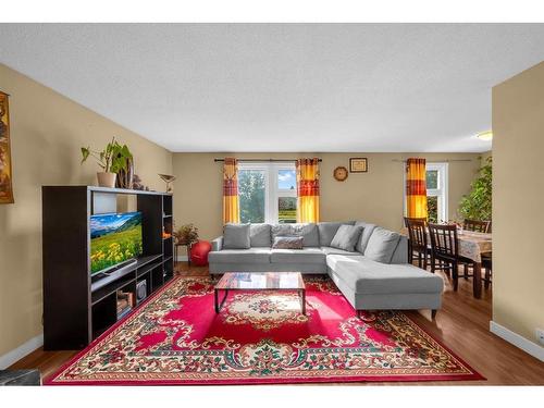 63 Whitnel Close Ne, Calgary, AB - Indoor Photo Showing Living Room