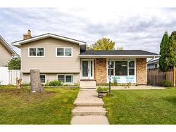 228 Pinecrest Crescent NE Calgary, AB T1Y 1K9