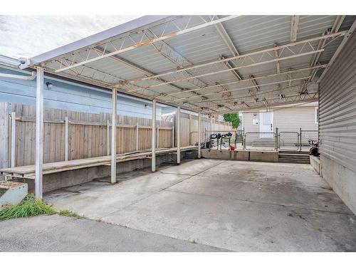 228 Pinecrest Crescent Ne, Calgary, AB - Indoor Photo Showing Garage