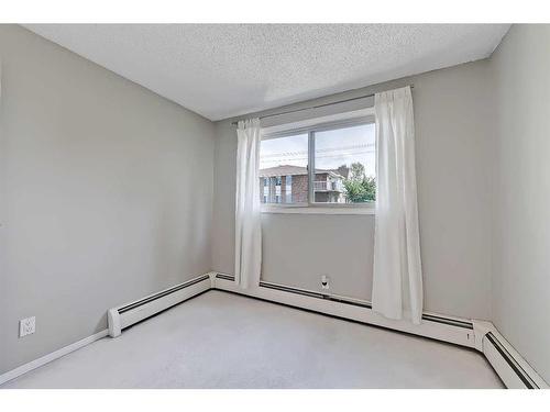 208-2218 30 Street Sw, Calgary, AB - Indoor Photo Showing Other Room