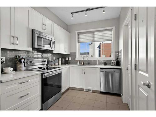 8 Nolan Hill Gate Nw, Calgary, AB - Indoor Photo Showing Kitchen