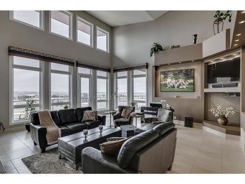 16159 265 Avenue West, Rural Foothills County, AB - Indoor Photo Showing Living Room