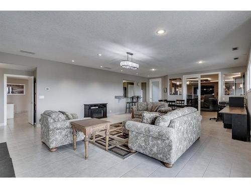 16159 265 Avenue West, Rural Foothills County, AB - Indoor Photo Showing Living Room