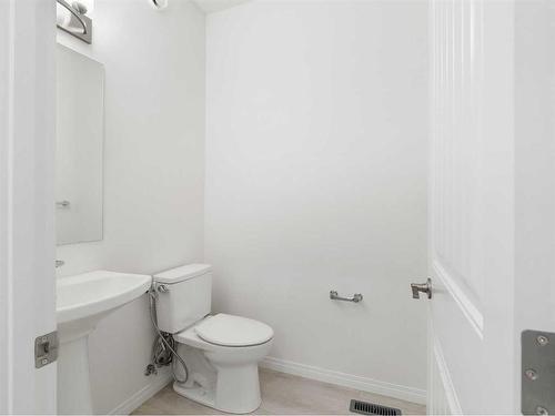 15 Heirloom Boulevard Se, Calgary, AB - Indoor Photo Showing Bathroom