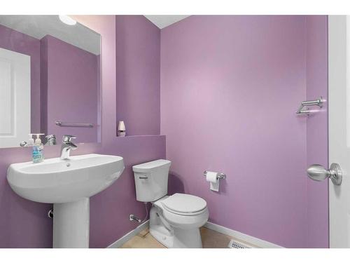 22 Mahogany Drive Se, Calgary, AB - Indoor Photo Showing Bathroom