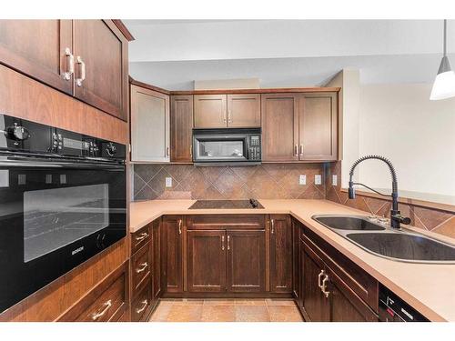 106-60 Royal Oak Plaza Nw, Calgary, AB - Indoor Photo Showing Kitchen With Double Sink