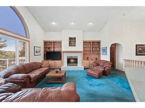 181 Hamptons Green Nw, Calgary, AB - Indoor Photo Showing Living Room With Fireplace