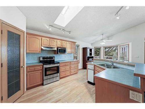 181 Hamptons Green Nw, Calgary, AB - Indoor Photo Showing Kitchen With Stainless Steel Kitchen With Double Sink