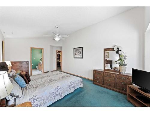 181 Hamptons Green Nw, Calgary, AB - Indoor Photo Showing Bedroom