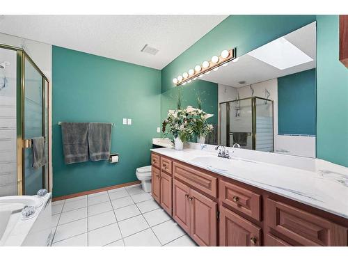 181 Hamptons Green Nw, Calgary, AB - Indoor Photo Showing Bathroom