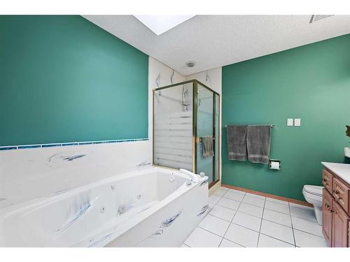 181 Hamptons Green Nw, Calgary, AB - Indoor Photo Showing Bathroom