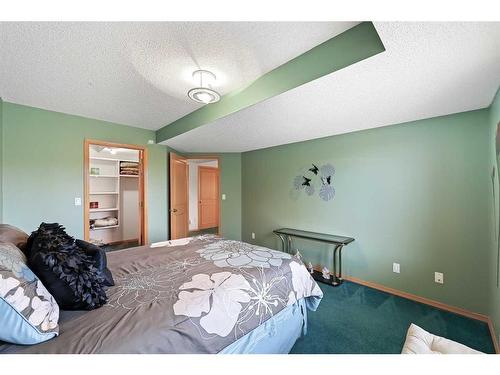 181 Hamptons Green Nw, Calgary, AB - Indoor Photo Showing Bedroom