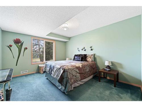 181 Hamptons Green Nw, Calgary, AB - Indoor Photo Showing Bedroom