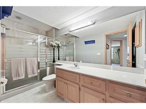 181 Hamptons Green Nw, Calgary, AB - Indoor Photo Showing Bathroom