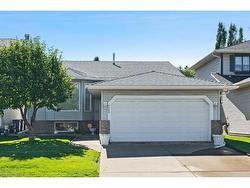 11 Sandringham Close NW Calgary, AB T2K 5L5