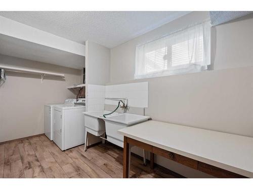 11 Sandringham Close Nw, Calgary, AB - Indoor Photo Showing Laundry Room