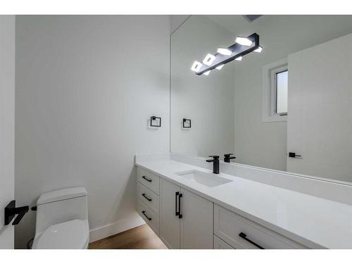 109 Hartford Road Nw, Calgary, AB - Indoor Photo Showing Bathroom