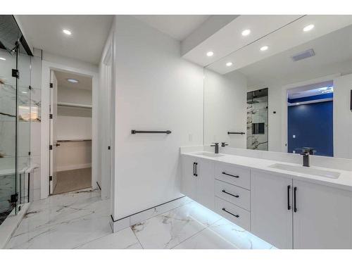 109 Hartford Road Nw, Calgary, AB - Indoor Photo Showing Bathroom