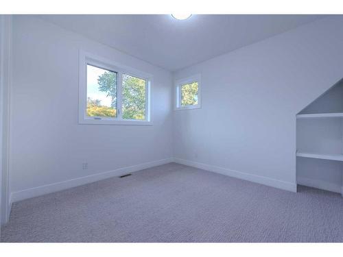 109 Hartford Road Nw, Calgary, AB - Indoor Photo Showing Other Room