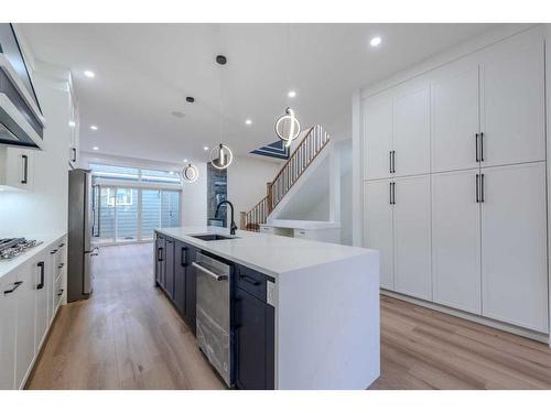 109 Hartford Road Nw, Calgary, AB - Indoor Photo Showing Kitchen With Upgraded Kitchen