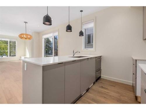 1614 16 Avenue Sw, Calgary, AB - Indoor Photo Showing Kitchen