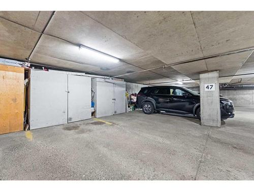 406-545 18 Avenue Sw, Calgary, AB - Indoor Photo Showing Garage