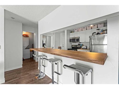 406-545 18 Avenue Sw, Calgary, AB - Indoor Photo Showing Kitchen