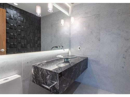 103-738 1 Avenue Sw, Calgary, AB - Indoor Photo Showing Bathroom