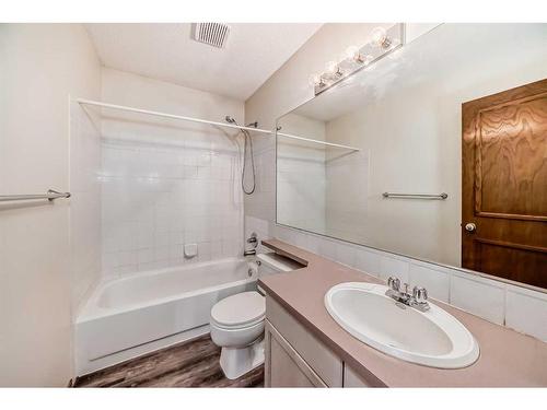 105 Coral Sands Terrace Ne, Calgary, AB - Indoor Photo Showing Bathroom