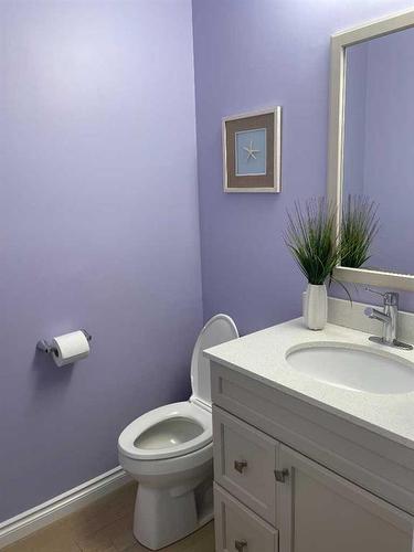 65 Shawnee Crescent Sw, Calgary, AB - Indoor Photo Showing Bathroom