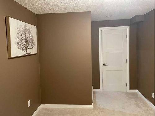 65 Shawnee Crescent Sw, Calgary, AB - Indoor Photo Showing Other Room