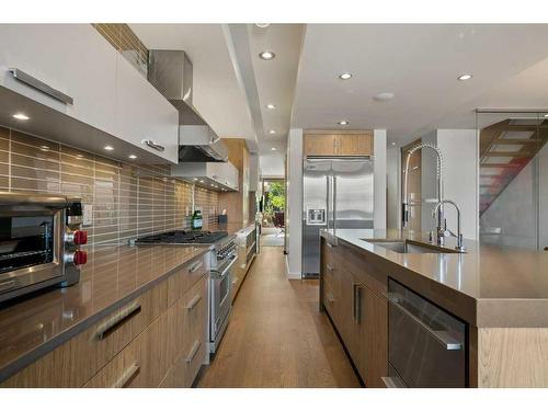 2136 28 Avenue Sw, Calgary, AB - Indoor Photo Showing Kitchen With Stainless Steel Kitchen With Upgraded Kitchen