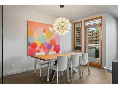 2136 28 Avenue Sw, Calgary, AB - Indoor Photo Showing Dining Room