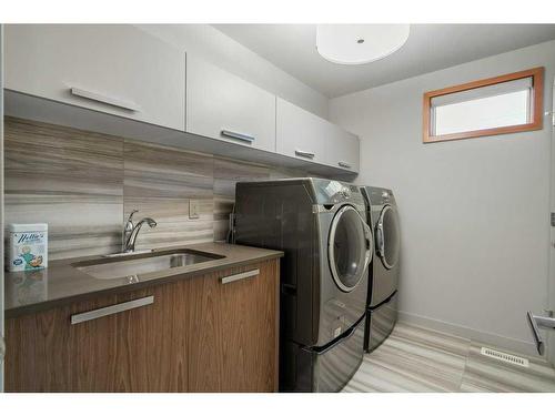 2136 28 Avenue Sw, Calgary, AB - Indoor Photo Showing Laundry Room