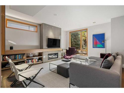 2136 28 Avenue Sw, Calgary, AB - Indoor Photo Showing Living Room With Fireplace