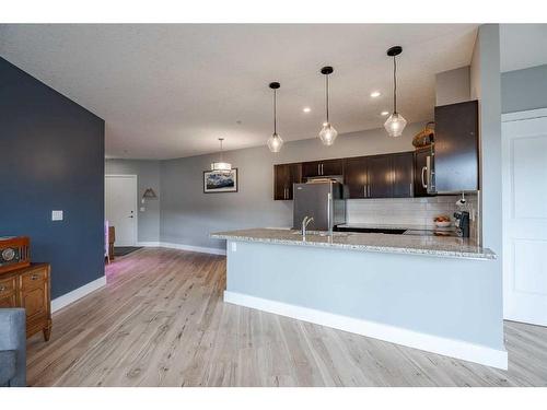 213-1899 45 Street Nw, Calgary, AB - Indoor Photo Showing Kitchen With Upgraded Kitchen