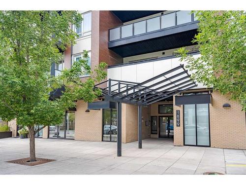 213-1899 45 Street Nw, Calgary, AB - Outdoor With Balcony