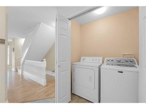 2110 1 Avenue Nw, Calgary, AB - Indoor Photo Showing Laundry Room