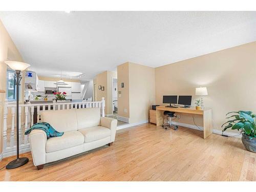 2110 1 Avenue Nw, Calgary, AB - Indoor Photo Showing Living Room