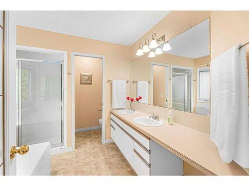 2110 1 Avenue Nw, Calgary, AB - Indoor Photo Showing Bathroom