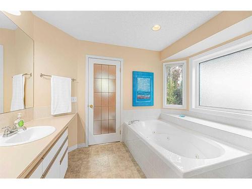 2110 1 Avenue Nw, Calgary, AB - Indoor Photo Showing Bathroom