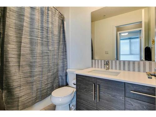 302-11 Mahogany Circle Se, Calgary, AB - Indoor Photo Showing Bathroom