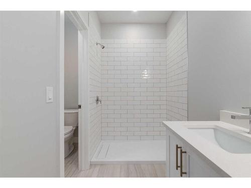 20 Country Meadows Cove, Diamond Valley, AB - Indoor Photo Showing Bathroom