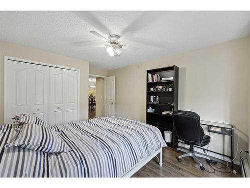 #-3318 Tuscarora Manor Nw, Calgary, AB - Indoor Photo Showing Bedroom